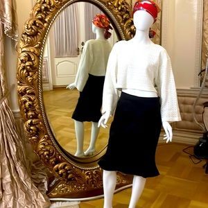 This 100% cotton Vivienne Westwood pencil skirt is sexy and complementing